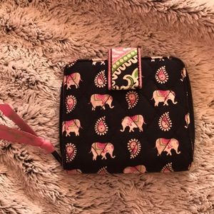 Vera Bradley wallet🌸